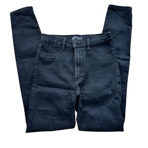 Zara Women's Black skinny denim Jeans 2 back pockets size 4